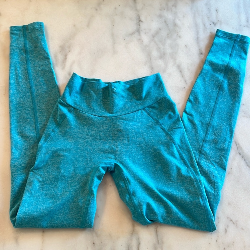 Bombshell sportswear contour leggings.
